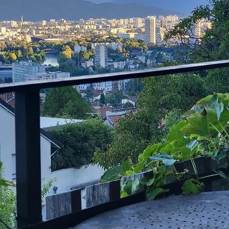 Vakantiehuis Chaleureux&jardin Partage La Tronche (Isere)